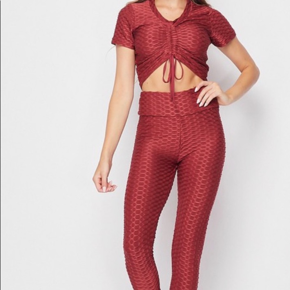 Sexy & Comfy Set: Scrunch butt leggings & crop top